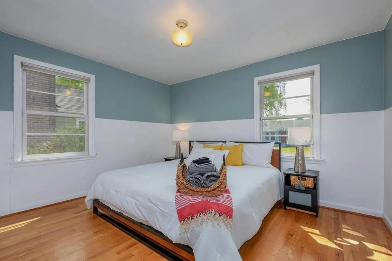 Style Meets Comfort In Beautiful Design Vancouver 0*,